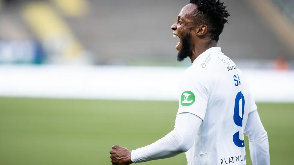 Samuel Adegbenro sänkte AIK med två nya mål.
