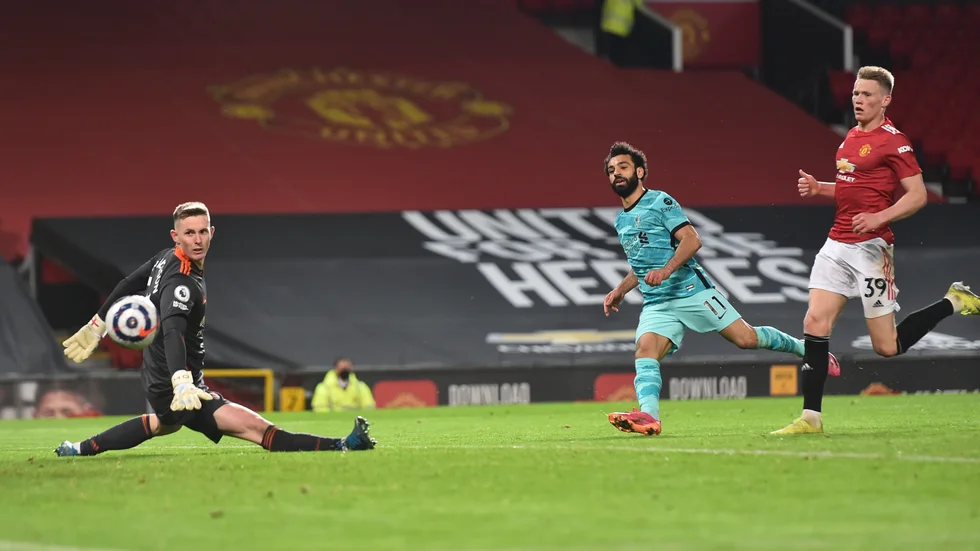 Mohamed Salah punkterar matchen mot Manchester United.