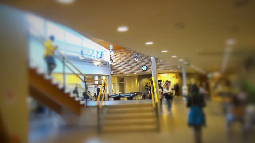 Årbyskolan har i dag cirka 750 elever och 120 anställda.