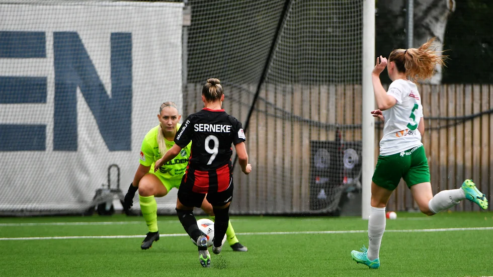 Louise Högrell har gjort en fin säsong i Morön och drömmen är att en dag spela i engelska Women's Super League (WSL). 
