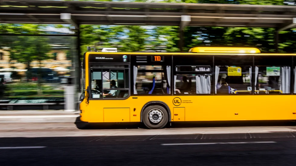 I samband med ombyggnationer av vägar höjs standarden på busshållplatserna och behovet ses över. Det finns då också möjlighet för berörda att ha synpunkter, skriver Johan Örjes.