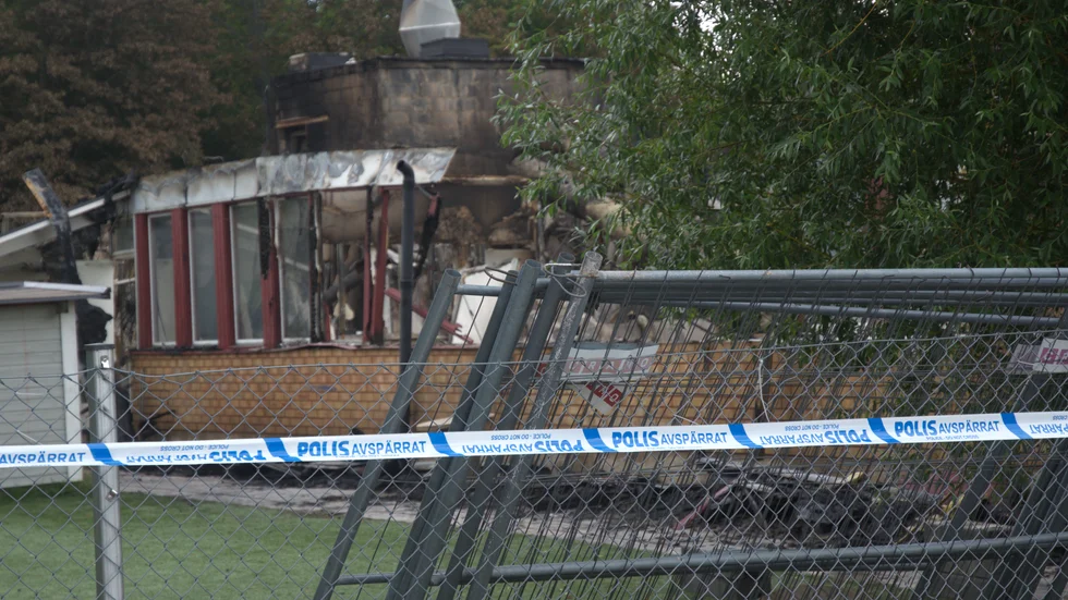 Utredningen om den misstänkta mordbranden av Vittra Kungshagen skola fortsätter. De två misstänkta gärningspersonerna är fortsatt häktade.