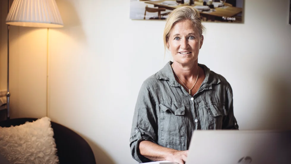 Marie Wirth blev uppsagd från sitt jobb som flygvärdinna i början av pandemin. I dag utbildar hon sig till mäklare.