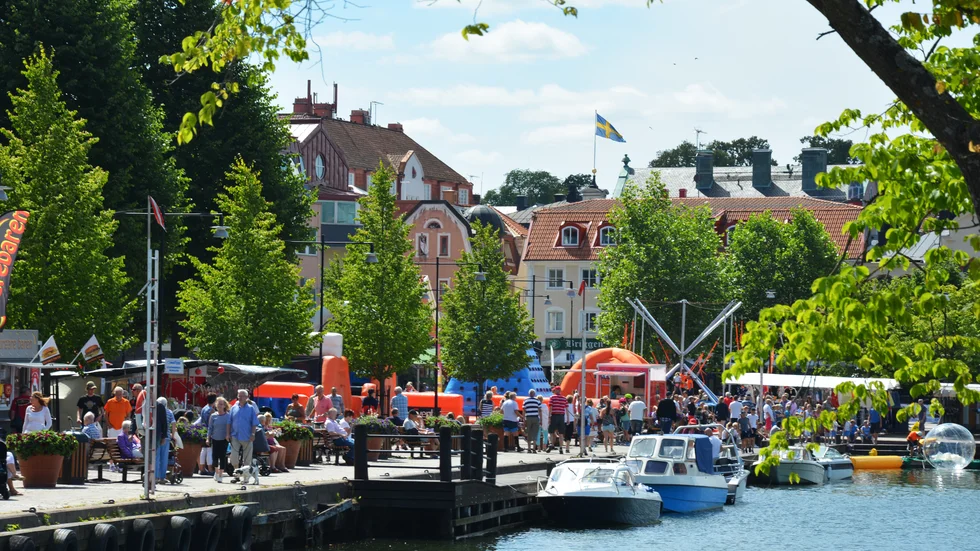Bild från Visfestivalsveckan 2016. Då var det mer knallar än det är idag, men idag har å andra sidan antalet evenemang ökat.