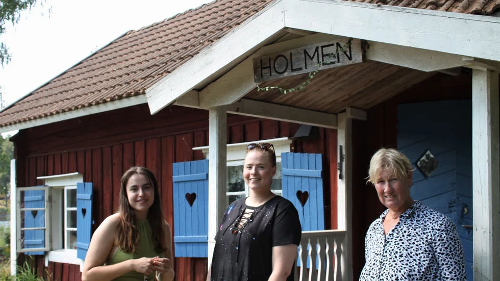 Josefine Helleday, medlem i förbundsstyrelsen, Christa Opava, ledamot i distriktstyrelsen och Heidi Opava, öns "husmor" har arbetat ideellt med att rusta upp SSU:s gamla sommarhem.