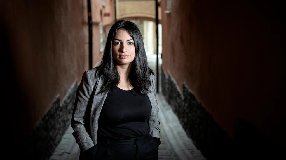 Nooshi Dadgostar (V) har ett respektfullt förhållningssätt till väljarna, skriver signaturen "Förväntasnfull demokrat".
