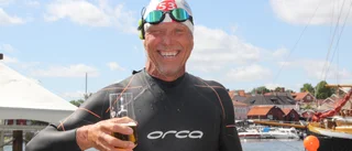 Jari i mål efter 32 mils simning: "Det är hardcore"