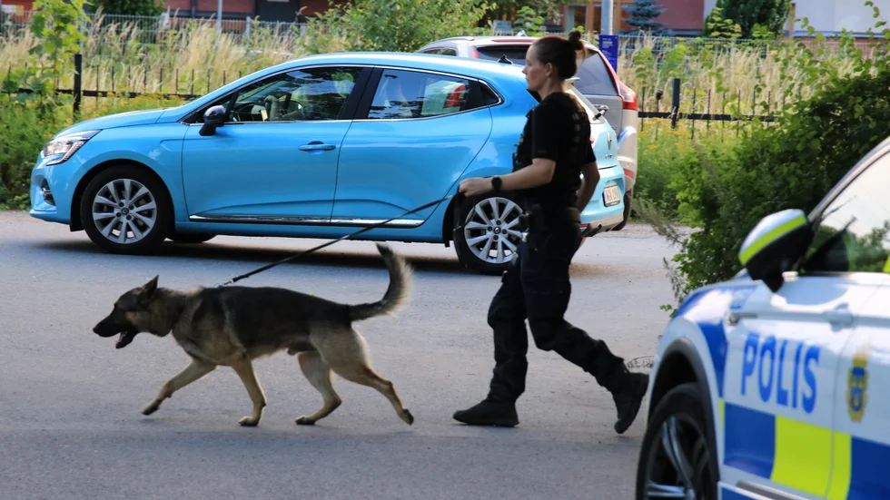 Polisen har haft flera enheter på platsen och spärrat av området.