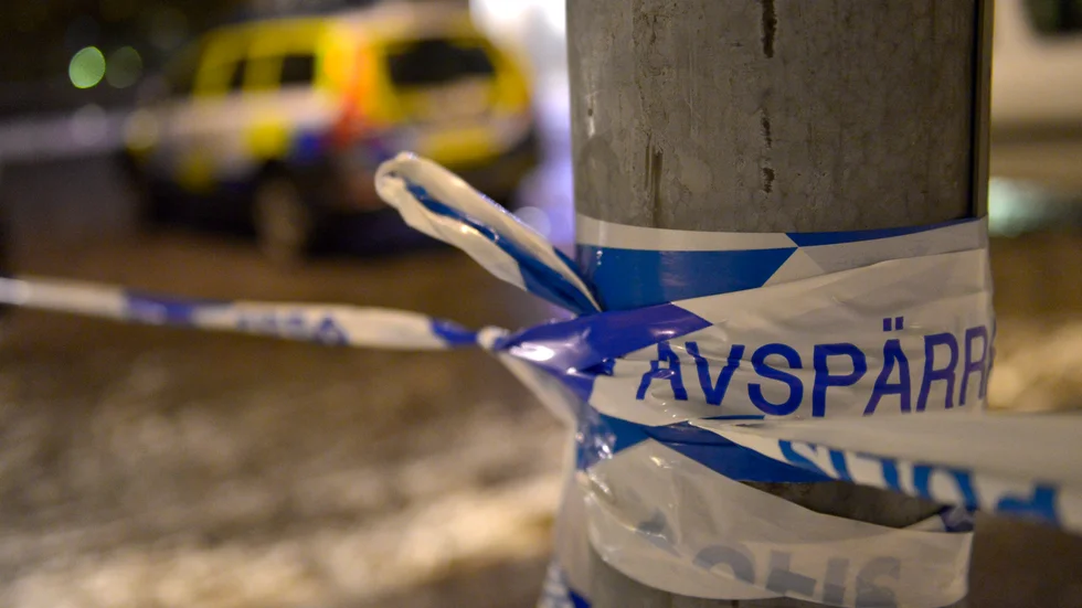 Medan mordutredningen rullade igång i Ändebol, gömde sig offrets vänner i skogen i närheten. Där blev de kvar i ett halvt dygn efter att de övergett bilen.
