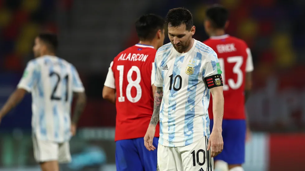 Lionel Messi deppar efter VM-kvalet mot Chile.