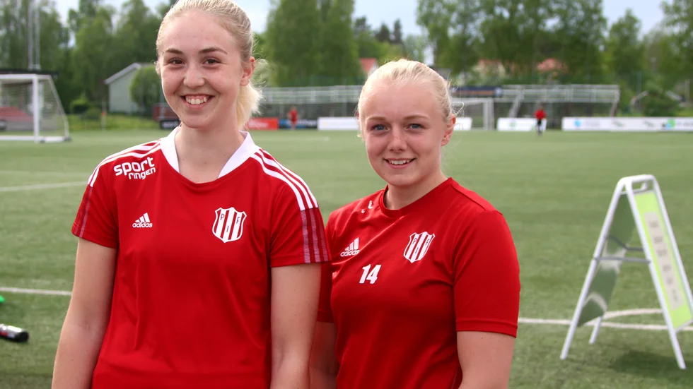 Ellen Holmström (till vänster) och Matilda Berglund är 20 år och gör därmed sin sista säsong i Piteås F19-lag. Det kan också bli den bästa, tror dem.