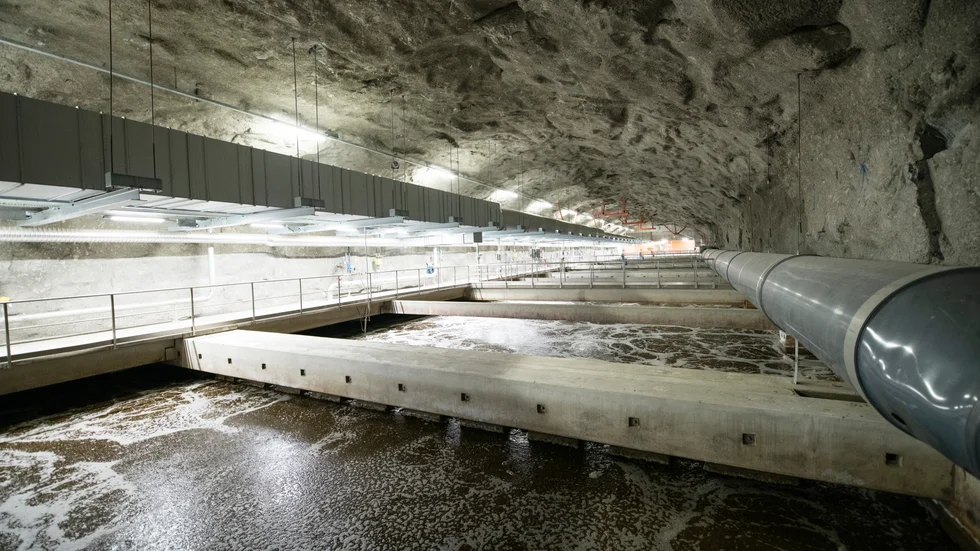 Reningsverket Käppalaverket på Lidingö är helt byggt under jord. I dag är elva kommuner i norra och östra Stockholm anslutna. På bilden en av reningsbassängerna.