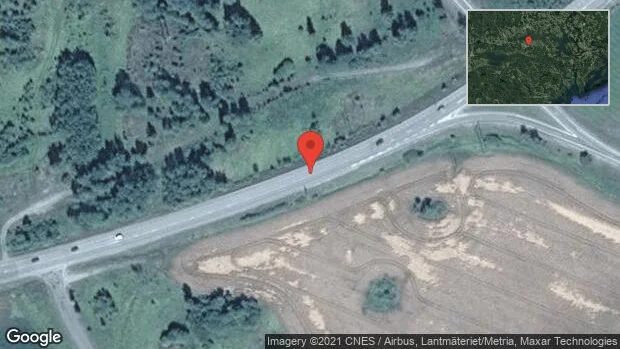 En personbil i olycka på väg 900