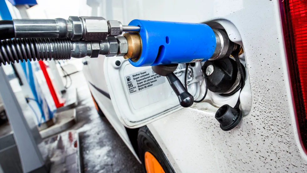 Det är en gåta att regeringen föreslår att biogasbilar ska exkluderas ur miljöbilsdefinitionen, skriver bland andra Rickard Nordin (C), riksdagsledamot och klimat- och energipolitisk talesperson.
