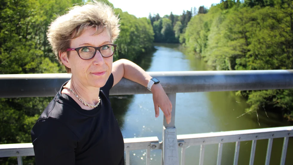 Kerstin Konitzer på SGI har varit med om att ta fram rapporten som bland annat varnar för jordskred. Marken längs Motala ström ska nu utredas noggrannare.