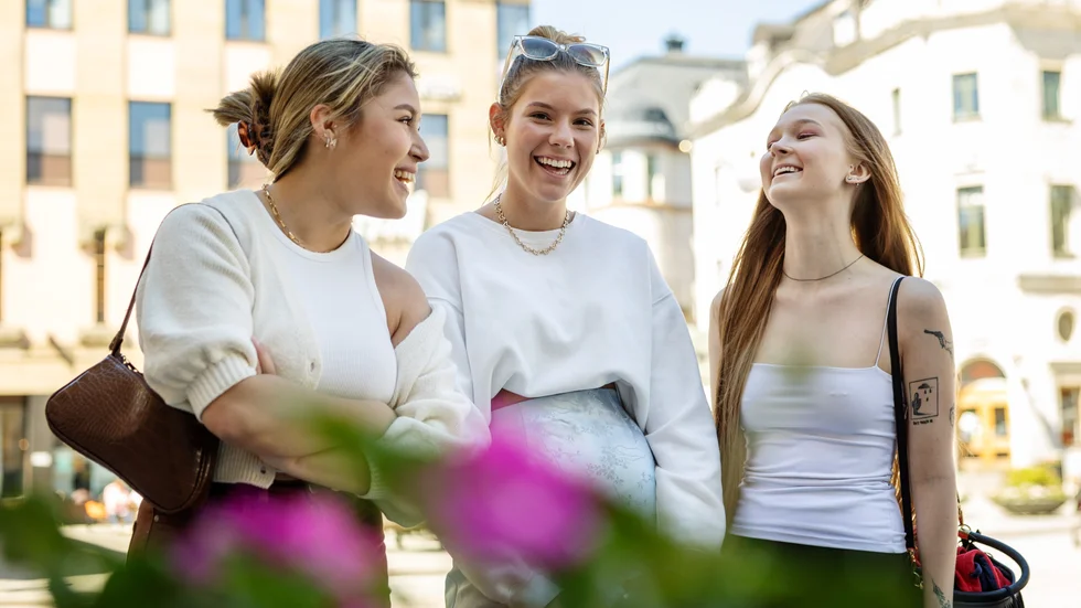 Framtiden känns spännande tycker Tova Svensson, 19 år, Ottilia Bjerselius, 18 år och Cleopatra Sjöberg, 19 år som alla går på  Realgymnasiet med inriktning stylistprogrammet.  I sommar ska alla tre jobba. 