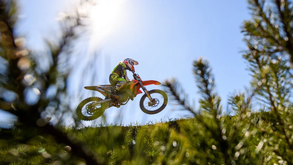 Josefine Berglund körde SM i motocross i Tibro och fick med sig nya SM-poäng hem.