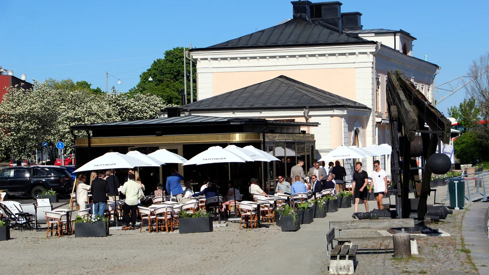 Då, när fartygen landade i hamnen, var huset det första sjöfararna mötte i Norrköping. Nu, när staden växer, blir huset med den nybyggda Guldbaren tillsammans med Paviljongen porten på vägen till det nya Norrköping.