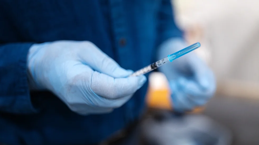 Vaccinationen av unga kommer att ske i särskilda vaccinationslokaler, precis som för vuxna. 