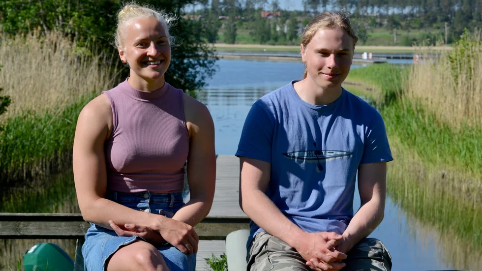 Rebecka Georgsdotter och Adrian Bergär två av tre stipendiater från Nyköpings KK i Kurt och Ingegärd Lindgrens fond, får 10000 respektive 5000 kronor. "Väldigt välkomna pengar till tävlingsresor och så har jag köpt en begagnad kanot – ny för mig", säger Rebecka.