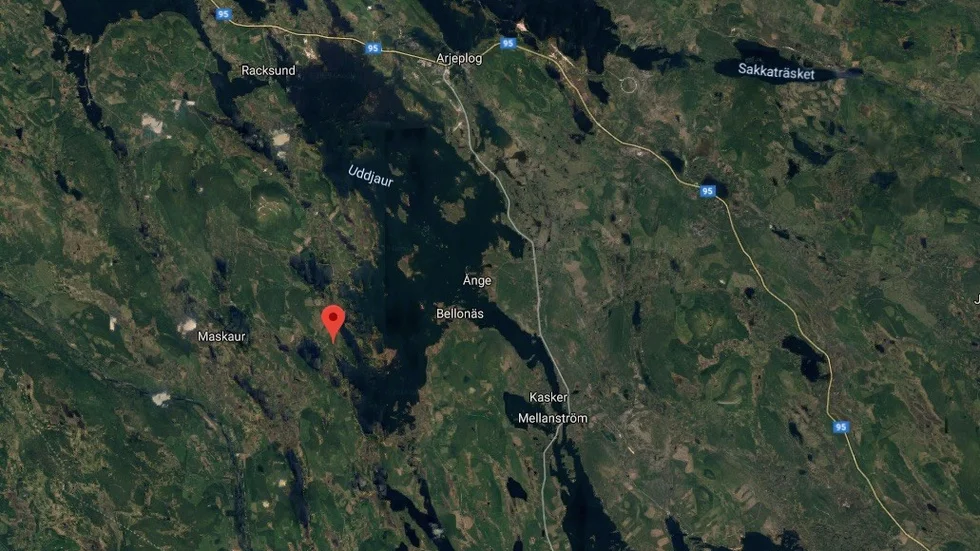 Vid den röda markeringen har man enligt larmet från SOS sett rökutveckling. 