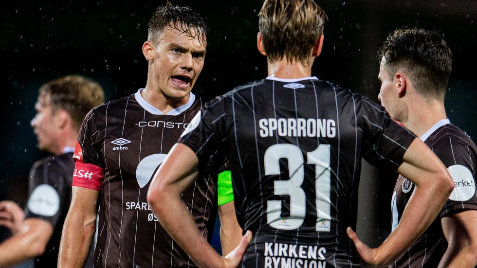 För Albin Sporrong och hans lagkamrater i Mjöndalen väntar nu fyra viktiga matcher. Laget ligger sist i Eliteserien med två poäng upp till negativ kvalplats.