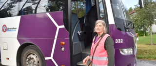 Sista bussen har gått från byn – men Waine fortsätter sin kamp 