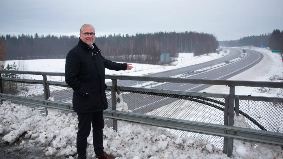 Insändarskribenten anser att moderaten Håkan Johansson är rätt ute när han ifrågasätter dragningen av Norrbotniabanan genom centrum. (Arkivbild)