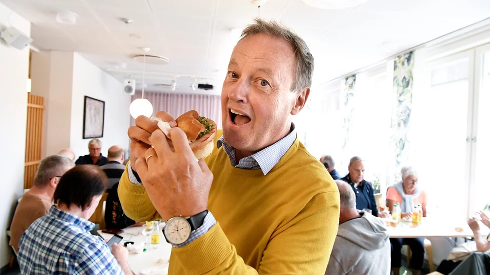 – Parisare för fred och folkhälsan. Bjuder man på parisare så blir man snäll, säger Tommy Schönstedt , president, Parisareakademien.