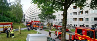 Brand i flerfamiljshus – tre till sjukhus