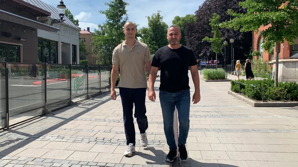 Tony Challma är grundare till Foodle, här med Emanuel Fröberg från restaurangens marknadsföringsbyrå.