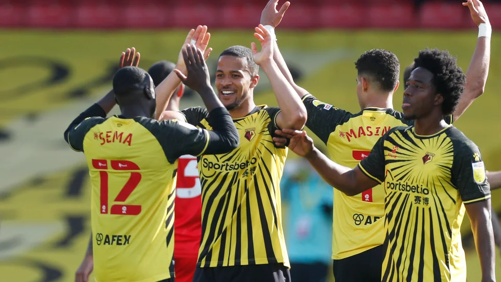 Ken Sema jublar – åt en plats i Premier league. Hans Watford säkrade under lördagen en plats där efter ett år i Championship.
