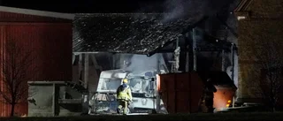 En gripen efter brand i skånsk maskinhall