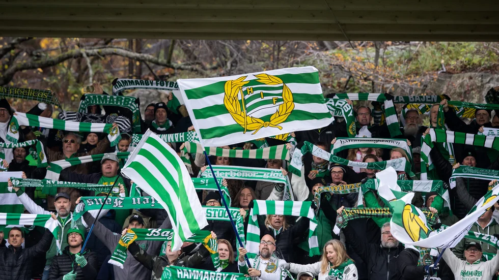 Hammarbys klack under en match i Elitettan 2019. Frågan är om fansen får komma tillbaka till läktarna den här säsongen? Arkivbild.