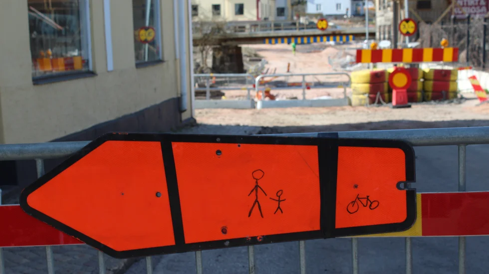 En tydlig hänvisningsskylt för oskyddade trafikanter, enligt entreprenören.