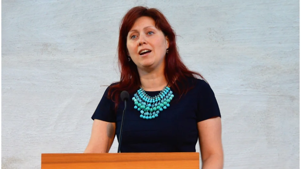 Vivianne Macdisi, regionråd (S), försäkrar att hon och partiet ska fortsätta bevaka frågan om bisysslor. Det som görs nu inom regionen för att strama upp systemet räcker inte, menar hon.