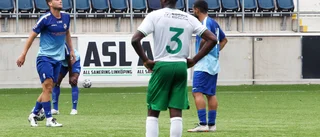 Otäcka smällen i matchen i Linköping – spelare till sjukhus