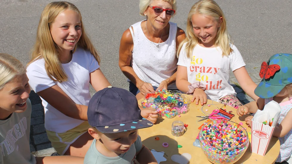 "Vi har hittat en pysselhörna som är helt perfekt medan föräldrarna äter lunch", säger Gunilla Hiltonen.