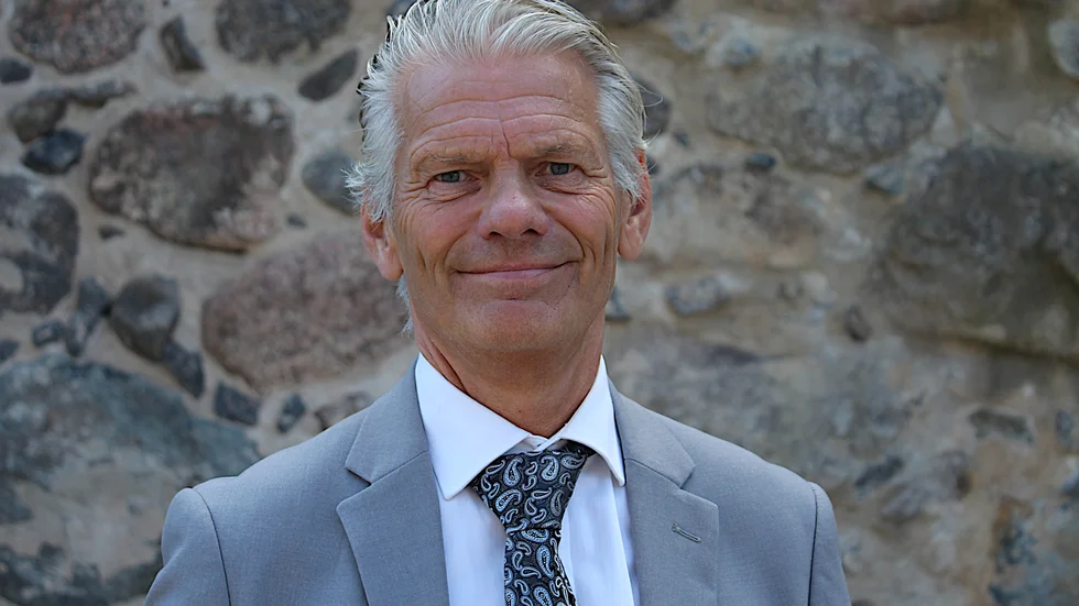 Peter Karlsson (M), kommunstyrelsens ordförande, tror inte på idén att införa någon form av lokaltrafik i Vadstena.