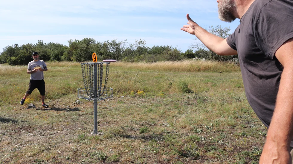 Diskgolf har blivit en populär sport/fritidssyssla. Nästa år planeras en bana byggas i Boxholm.