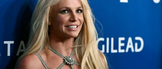 Britney Spears stöttas av mamma