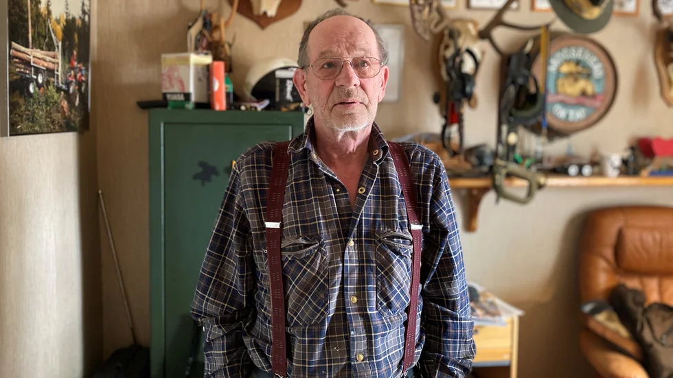 Anders Boije, kommunjägare i Trosa var först på plats vid de döda svanarna.