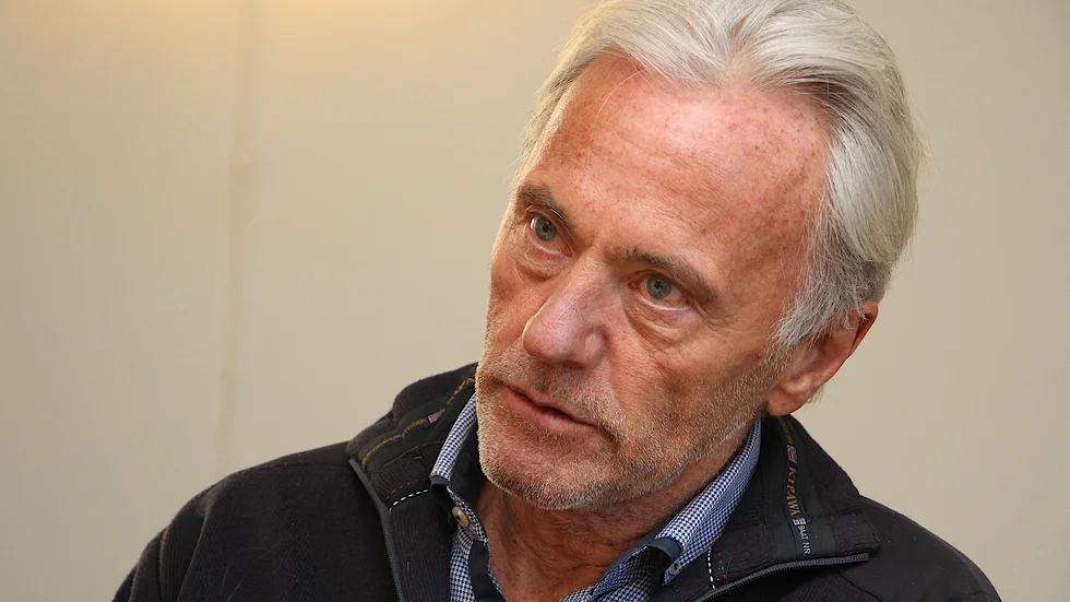 "Henrik Sjölund har fel i sakfrågan att kärnkraft skulle vara långsam och vindkraften snabb. Sanningen är ju att de är ganska långsamma båda två", säger kommunalrådet Reidar Svedahl (L) om kritiken från Holmen.