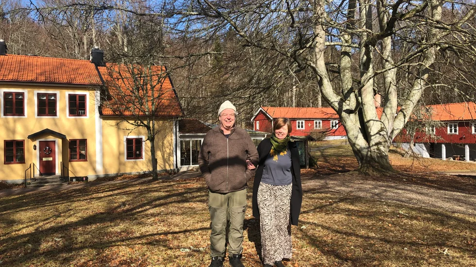 Håkan Wiksell och Ulrika Landin bodde tidigare i Stockholm men kommer nu bosätta sig på Omberg. De har letat i hela sverige, under fem års tid, efter något hus att ha verksamhet i.