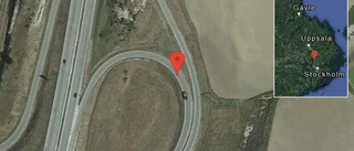 Lastbil stillastående på E4 - helt stopp i ett körfält