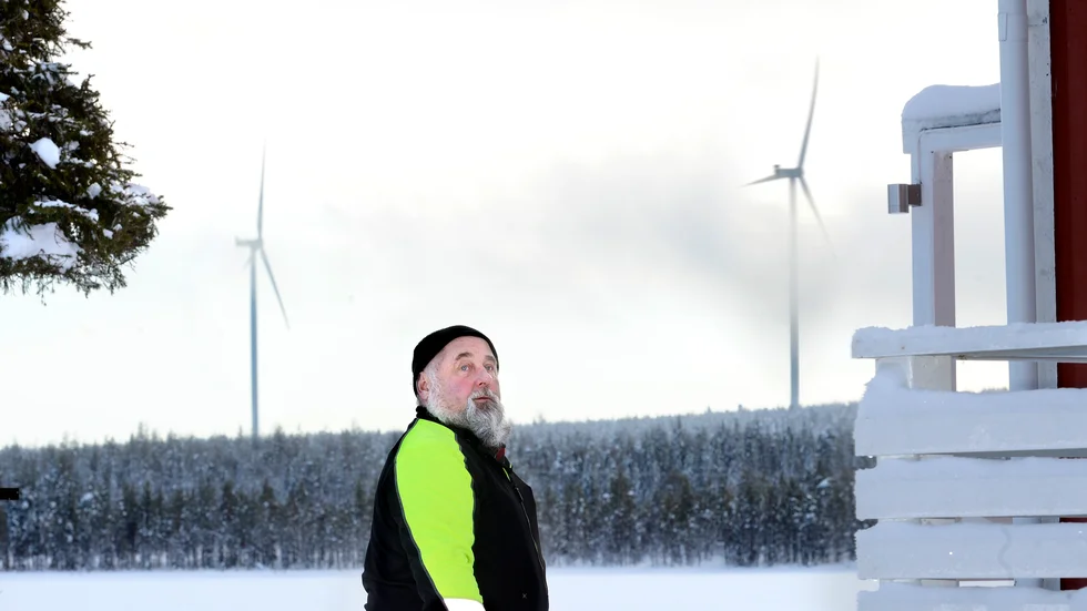 "Det låter hela tiden". Anders Henriksson i Kulmungi bor granne med Maevaara vindkraftspark.
