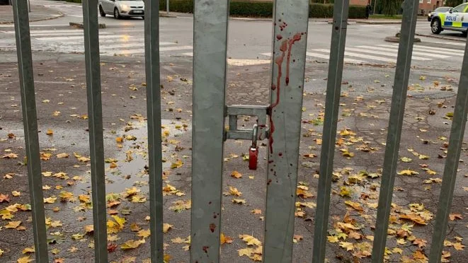 Blodspår hittades vid Österängens idrottsplats efter knivrånet en dag i höstas.