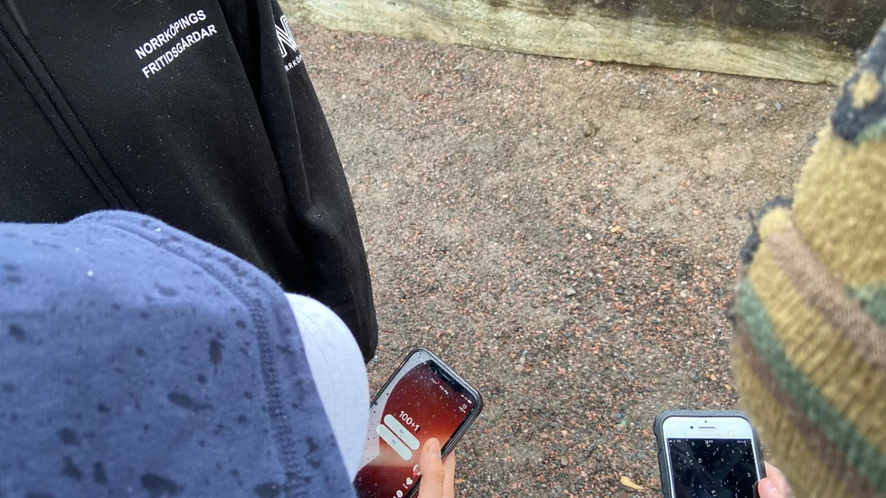 Fritidsledaren Elin Svahn på Råssla fritidsgård upptäckte vad besökarna på gården var inne på för app.