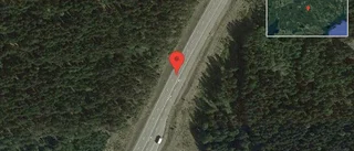 En personbil i olycka på väg 55