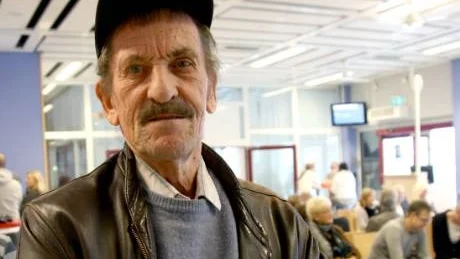 Hilding Mårtensson.  Han är 75 år gammal och reser ensam. Han tycker mycket om att resa utomlands.